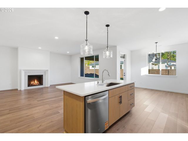 151 E AIREDALE Ave, La Center, WA 98629