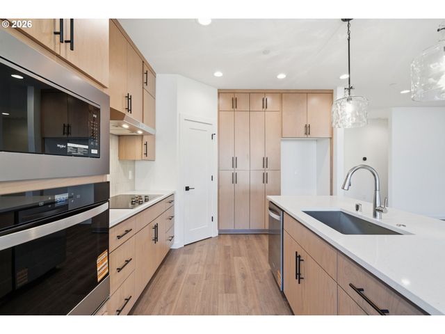 151 E AIREDALE Ave, La Center, WA 98629