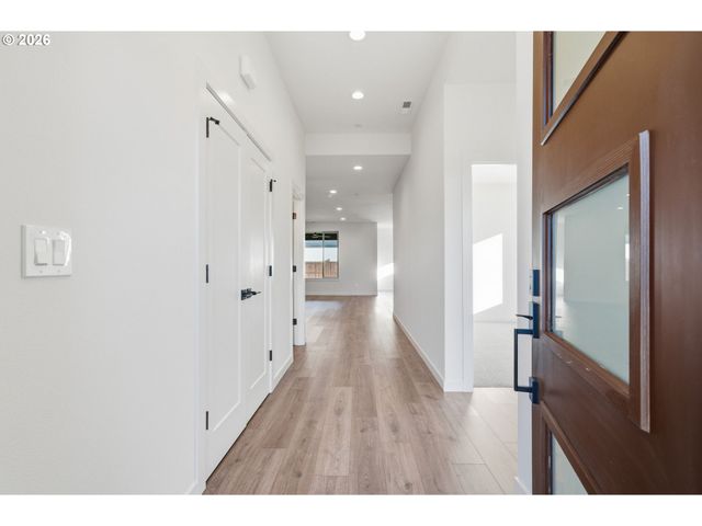 151 E AIREDALE Ave, La Center, WA 98629