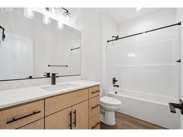 151 E AIREDALE Ave, La Center, WA 98629