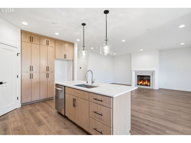 151 E AIREDALE Ave, La Center, WA 98629