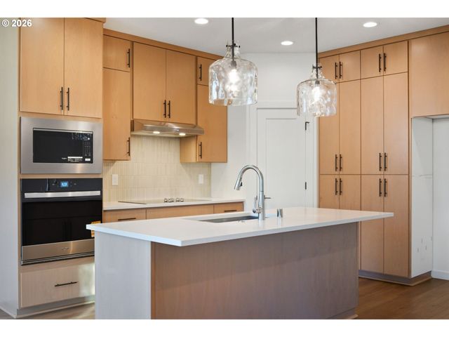 151 E AIREDALE Ave, La Center, WA 98629