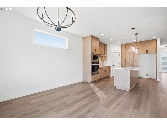 151 E AIREDALE Ave, La Center, WA 98629