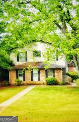 350 N Jeff Davis Drive, Fayetteville, GA 30214