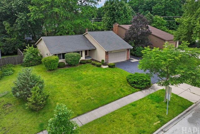 1540 N PEPPER TREE Drive, Palatine, IL 60067