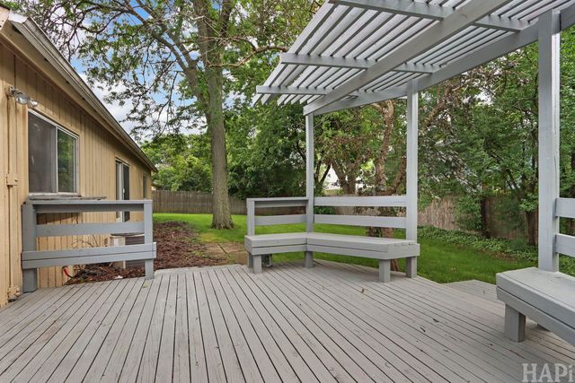 1540 N PEPPER TREE Drive, Palatine, IL 60067