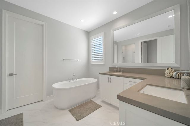 129 Lomita, Irvine, CA 92618