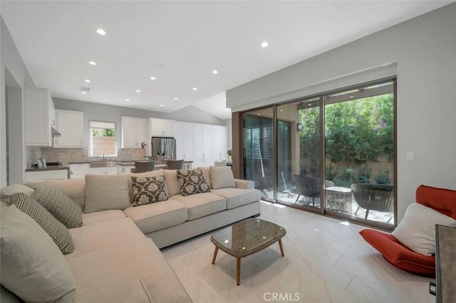 129 Lomita, Irvine, CA 92618