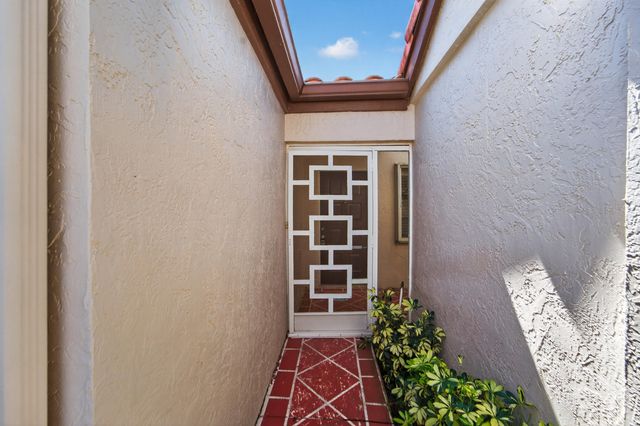 6045 Waldwick Circle, Delray Beach, FL 33484