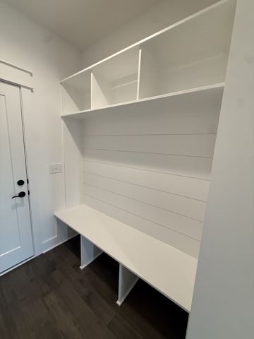 2631 Holly Springs Dr, Murfreesboro, TN 37128