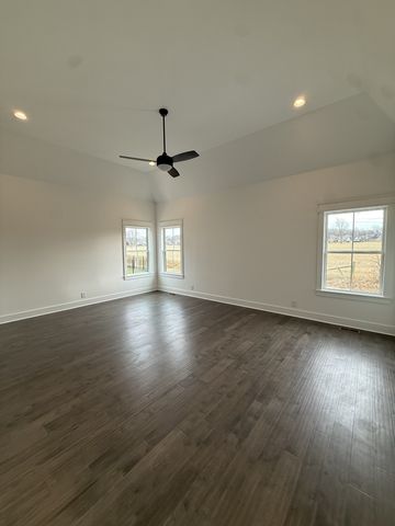 2631 Holly Springs Dr, Murfreesboro, TN 37128