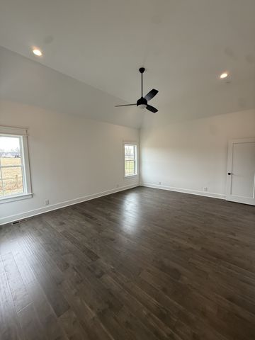 2631 Holly Springs Dr, Murfreesboro, TN 37128