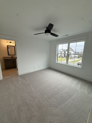 2631 Holly Springs Dr, Murfreesboro, TN 37128