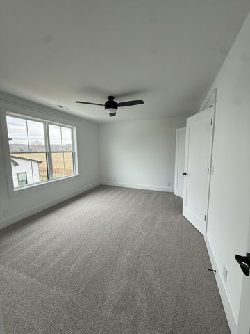 2631 Holly Springs Dr, Murfreesboro, TN 37128