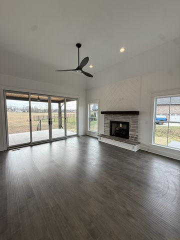 2631 Holly Springs Dr, Murfreesboro, TN 37128