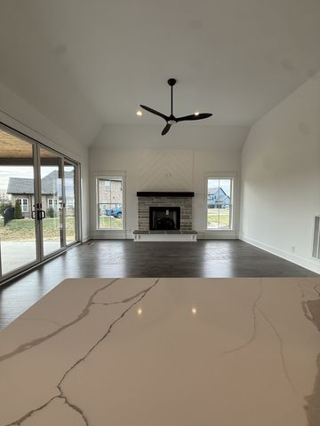 2631 Holly Springs Dr, Murfreesboro, TN 37128