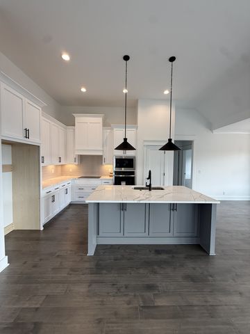 2631 Holly Springs Dr, Murfreesboro, TN 37128