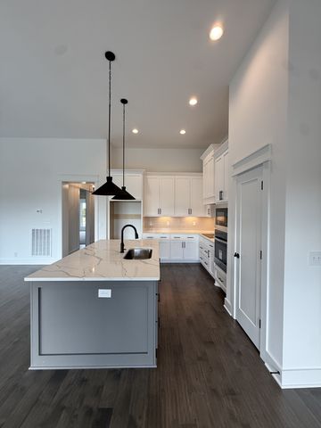 2631 Holly Springs Dr, Murfreesboro, TN 37128