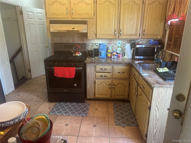247 Windsor Parkway, Hempstead, NY 11550