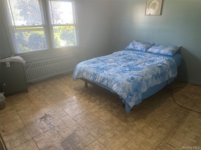 247 Windsor Parkway, Hempstead, NY 11550