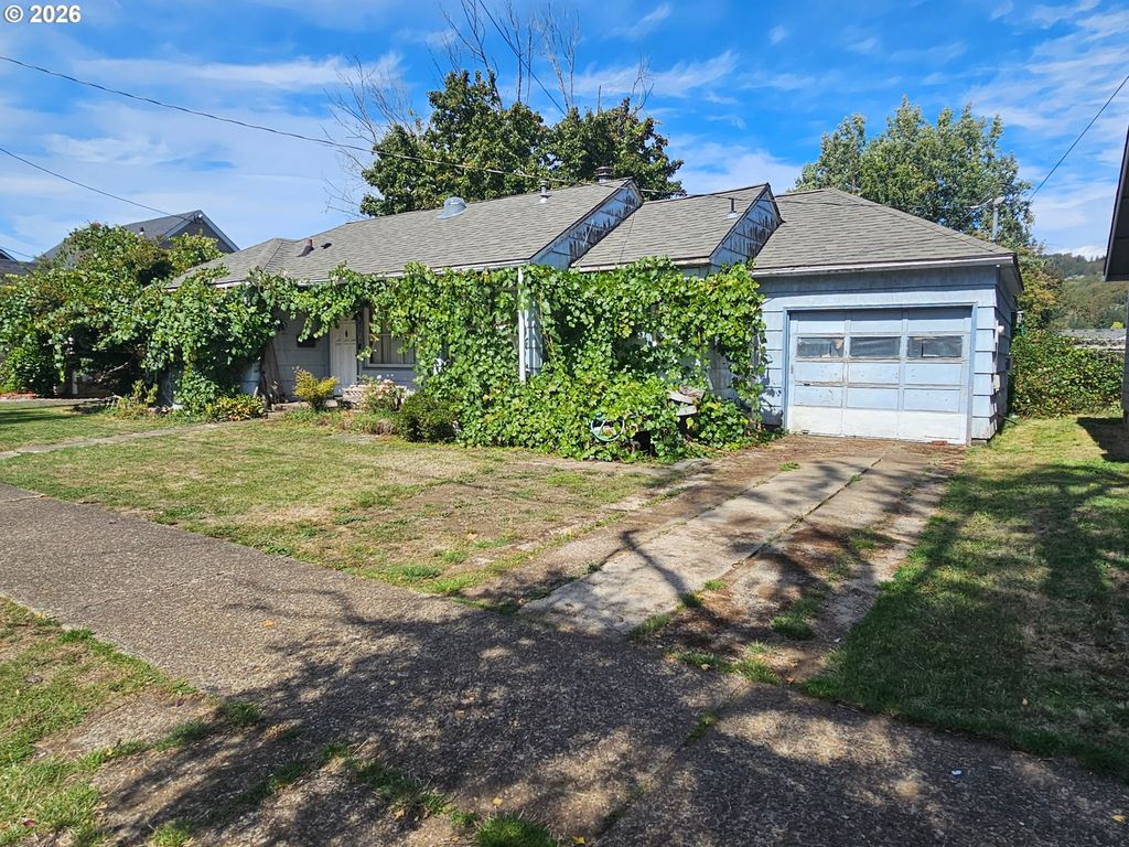 Image 1 of property listing at 427 Ne YAMHILL St, Sheridan, OR 97378