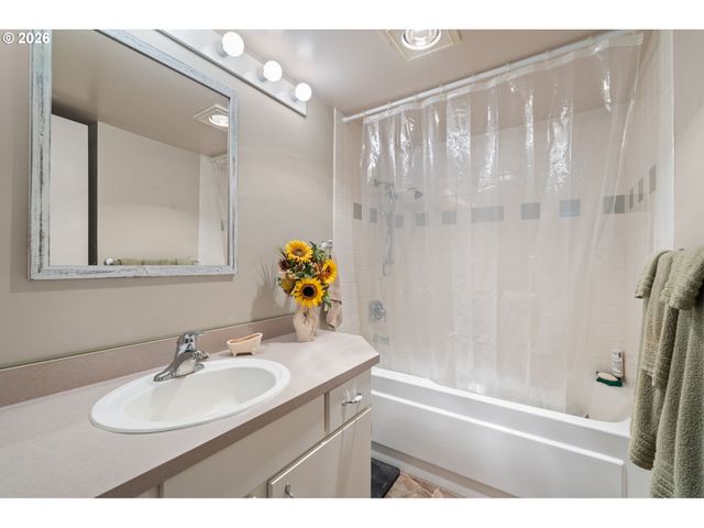 6605 W BURNSIDE St 131, Portland, OR 97210