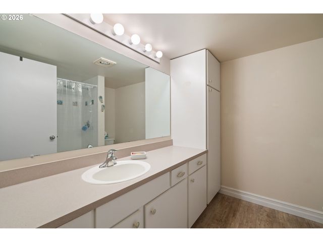 6605 W BURNSIDE St 131, Portland, OR 97210