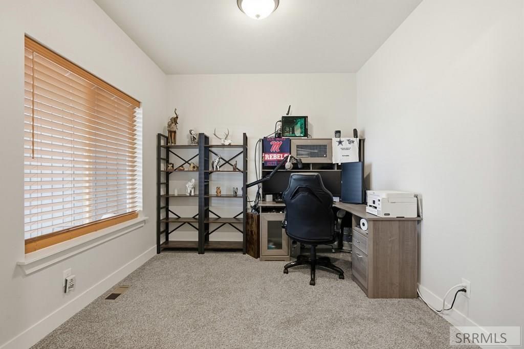 Image 4 of property listing at 2848 E Larson Drive, Idaho Falls, ID 83401