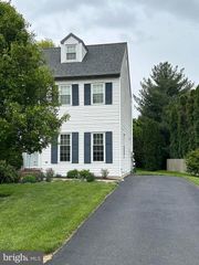 211 SPRINGVILLE RD, Mount Joy, PA 17552