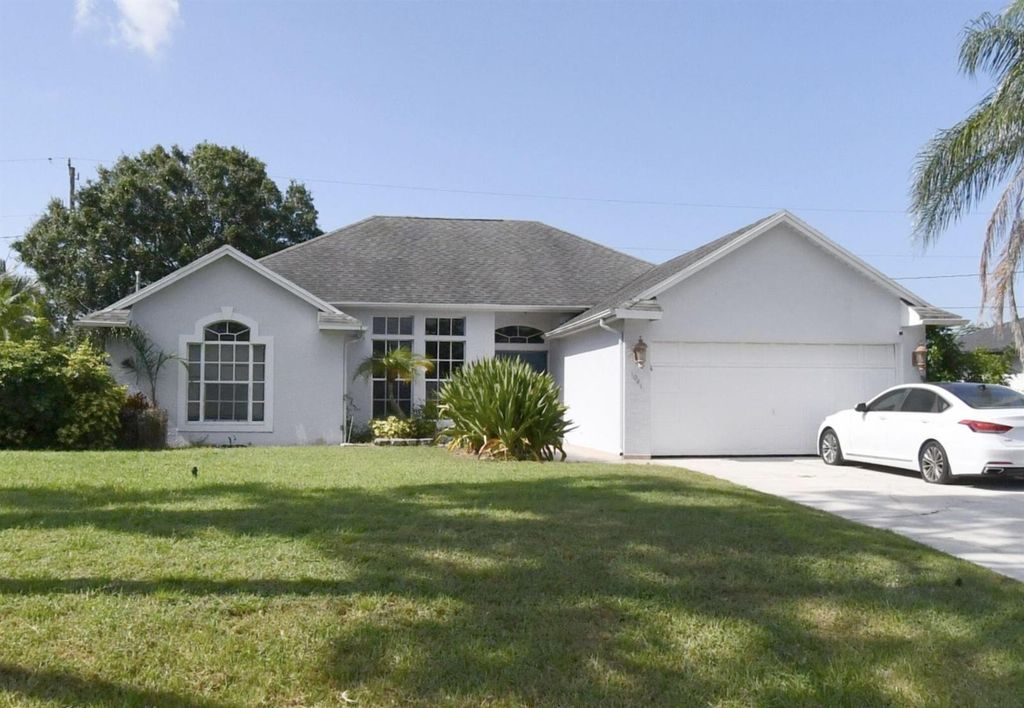 1041 SW Dubois, Port St. Lucie, FL 34953