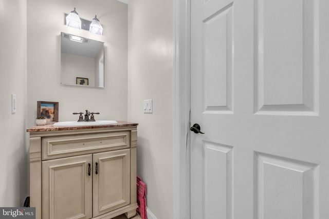 16 LONGMAN ST, Toms River, NJ 08753