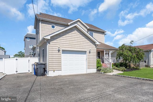 16 LONGMAN ST, Toms River, NJ 08753