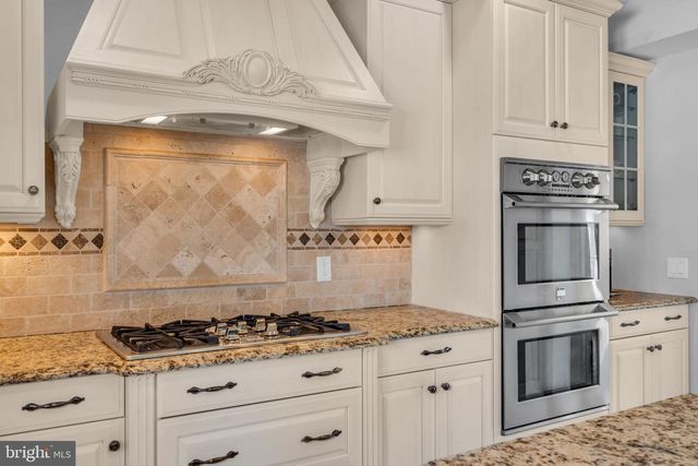 16 LONGMAN ST, Toms River, NJ 08753