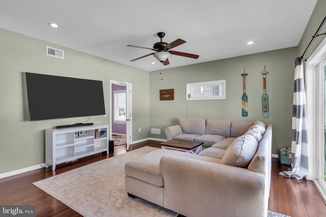 16 LONGMAN ST, Toms River, NJ 08753