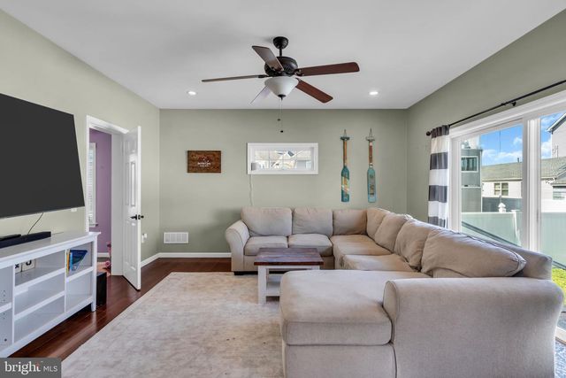 16 LONGMAN ST, Toms River, NJ 08753