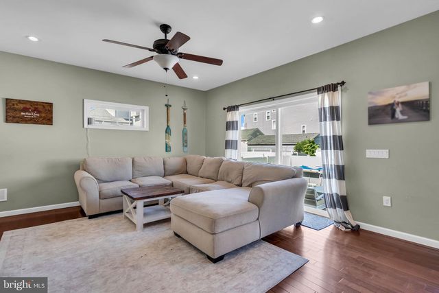 16 LONGMAN ST, Toms River, NJ 08753