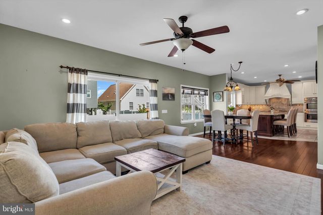 16 LONGMAN ST, Toms River, NJ 08753