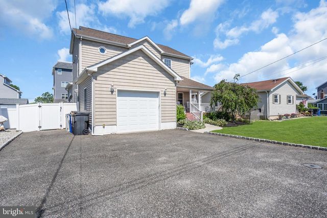 16 LONGMAN ST, Toms River, NJ 08753