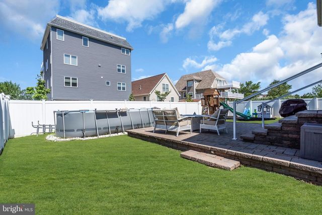 16 LONGMAN ST, Toms River, NJ 08753