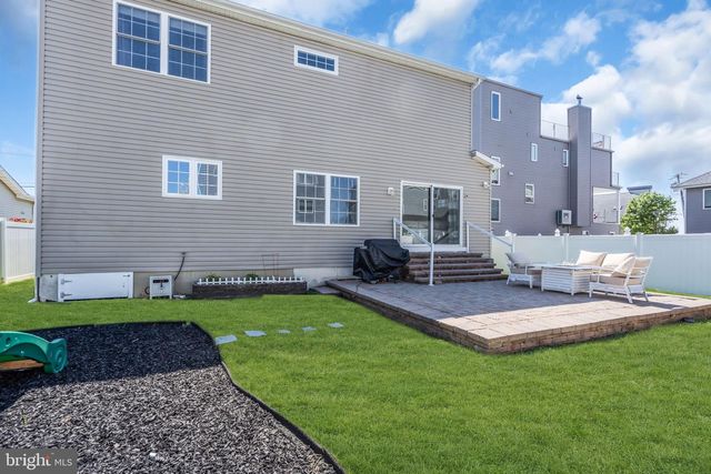 16 LONGMAN ST, Toms River, NJ 08753