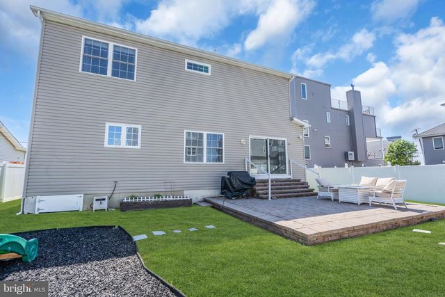 16 LONGMAN ST, Toms River, NJ 08753