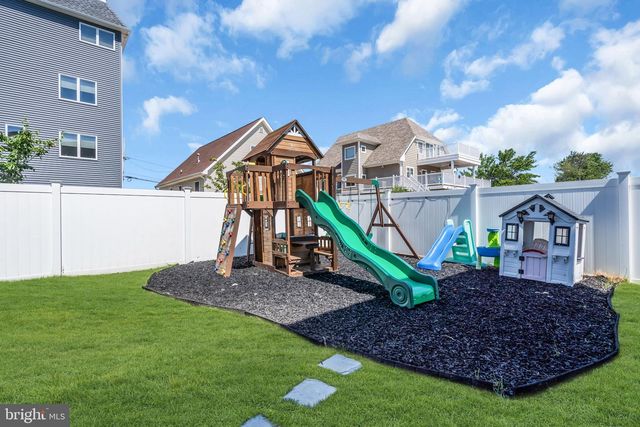 16 LONGMAN ST, Toms River, NJ 08753