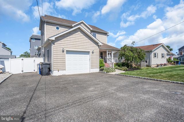 16 LONGMAN ST, Toms River, NJ 08753