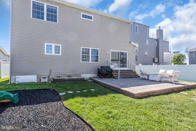 16 LONGMAN ST, Toms River, NJ 08753