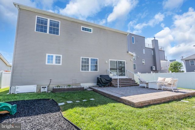 16 LONGMAN ST, Toms River, NJ 08753