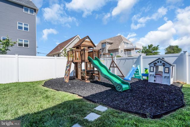 16 LONGMAN ST, Toms River, NJ 08753