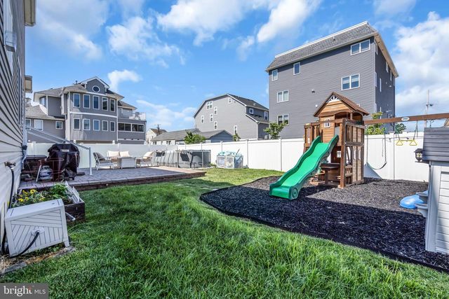 16 LONGMAN ST, Toms River, NJ 08753