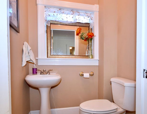 174 Center Avenue, Middleboro, MA 02346