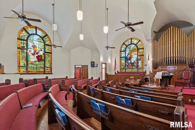 111 S CHURCH Street, Virden, IL 62690