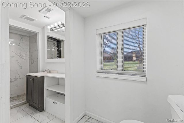 47339 Jefferson Avenue, Chesterfield Township, MI 48047